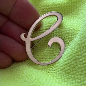 Vintage 1960s Gold-Tone Initial Pin – Elegant Cursive “C”